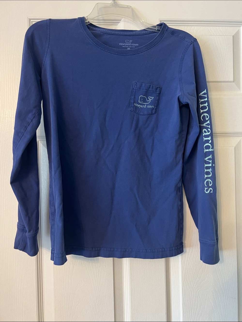 Vineyard Vines  Long-Sleeve Pocket Tee in Navy Blue with Sleeve Logo XS